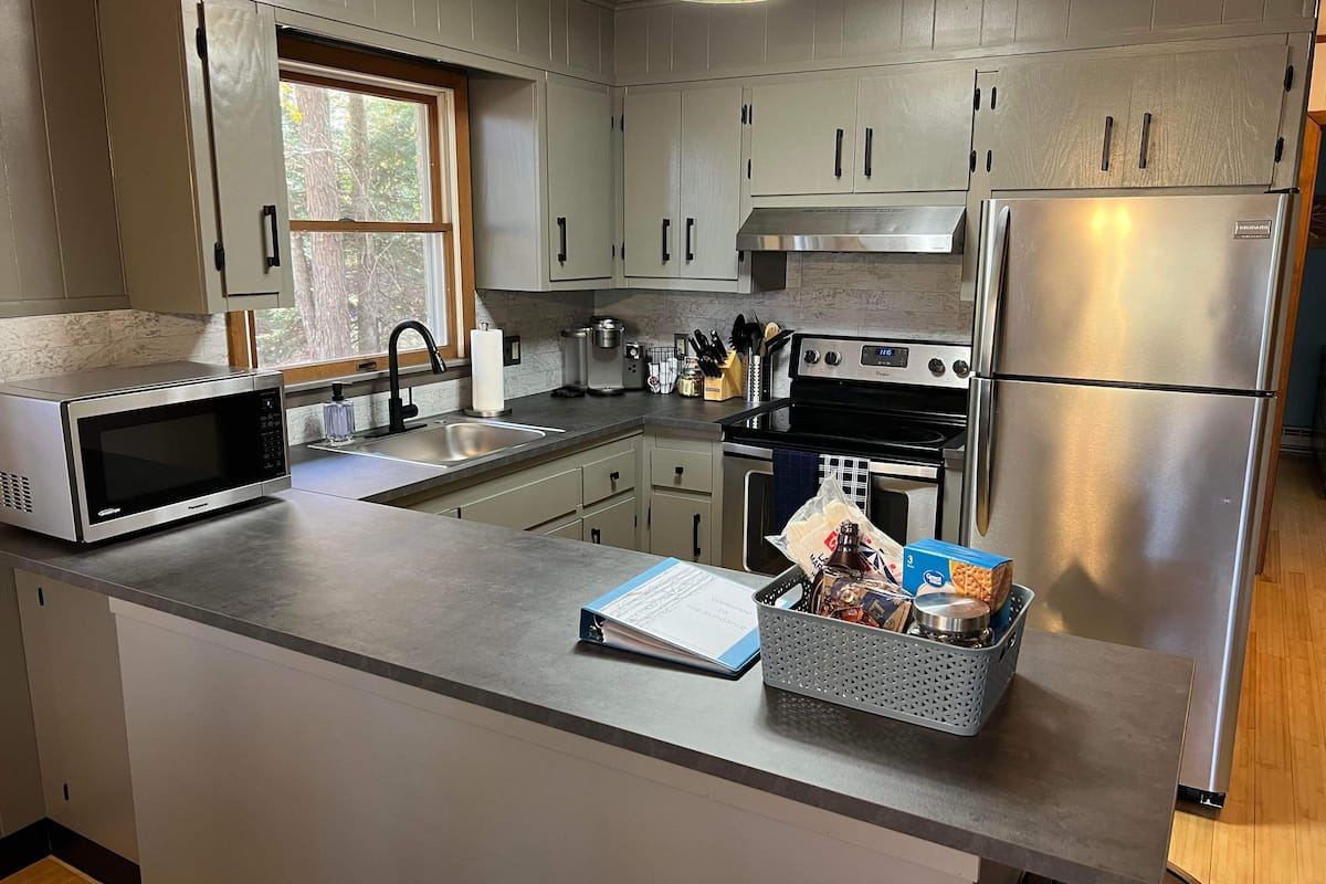 Upgraded kitchen with stainless steel appliances